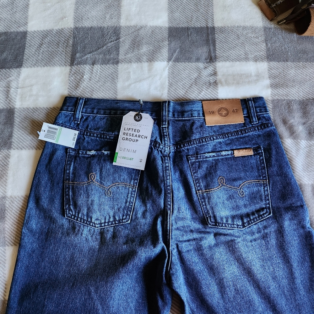 Shorts - Picture 4 of 8